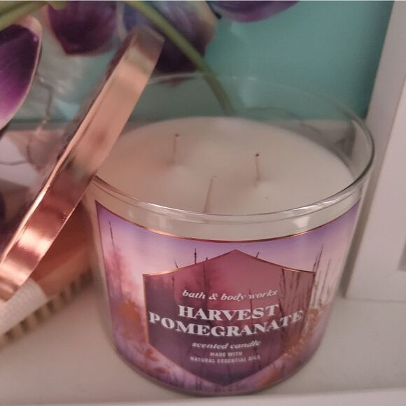 Harvest Pomegranate Candle by Bath and Body Works - Picture 3 of 5